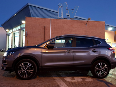 Nissan Qahsqai has 7am start at ITV test station in Murcia Nissan Qashqai below ITV sign
